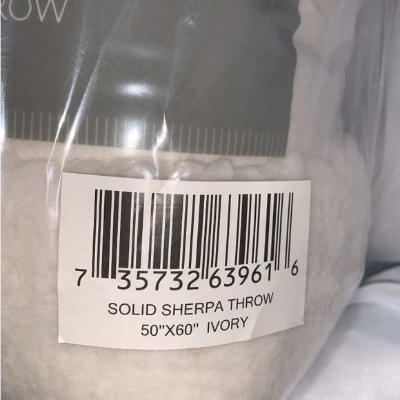 White Sherpa Throw Blanket - Picture 4 of 8
